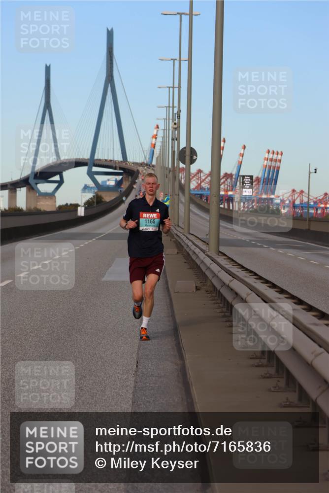 03.10.2024 - Köhlbrandbrückenlauf Miley Keyser http://msf.ph/oto/7165836 03.10.2024 09:38:05 Position 3 1165 meine-sportfotos.de