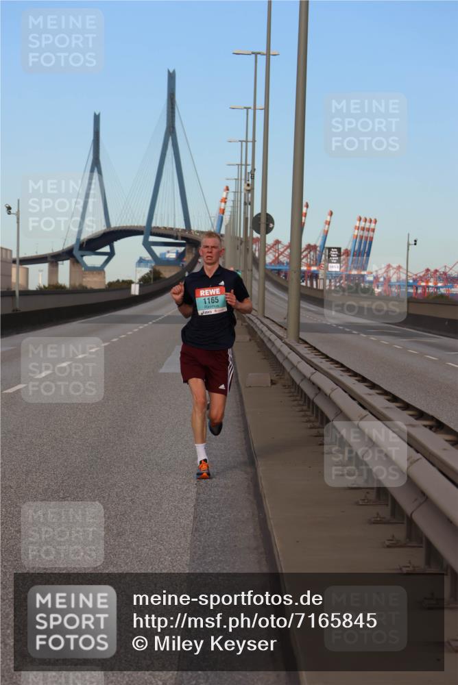 03.10.2024 - Köhlbrandbrückenlauf Miley Keyser http://msf.ph/oto/7165845 03.10.2024 09:38:06 Position 3 10, 1165 meine-sportfotos.de