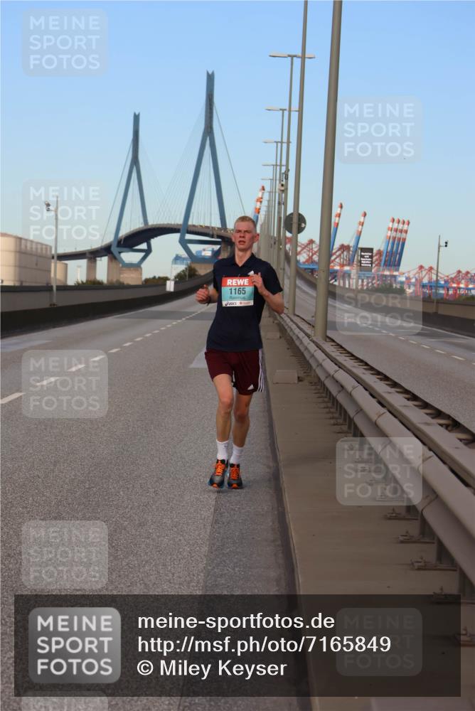 03.10.2024 - Köhlbrandbrückenlauf Miley Keyser http://msf.ph/oto/7165849 03.10.2024 09:38:07 Position 3 1165 meine-sportfotos.de