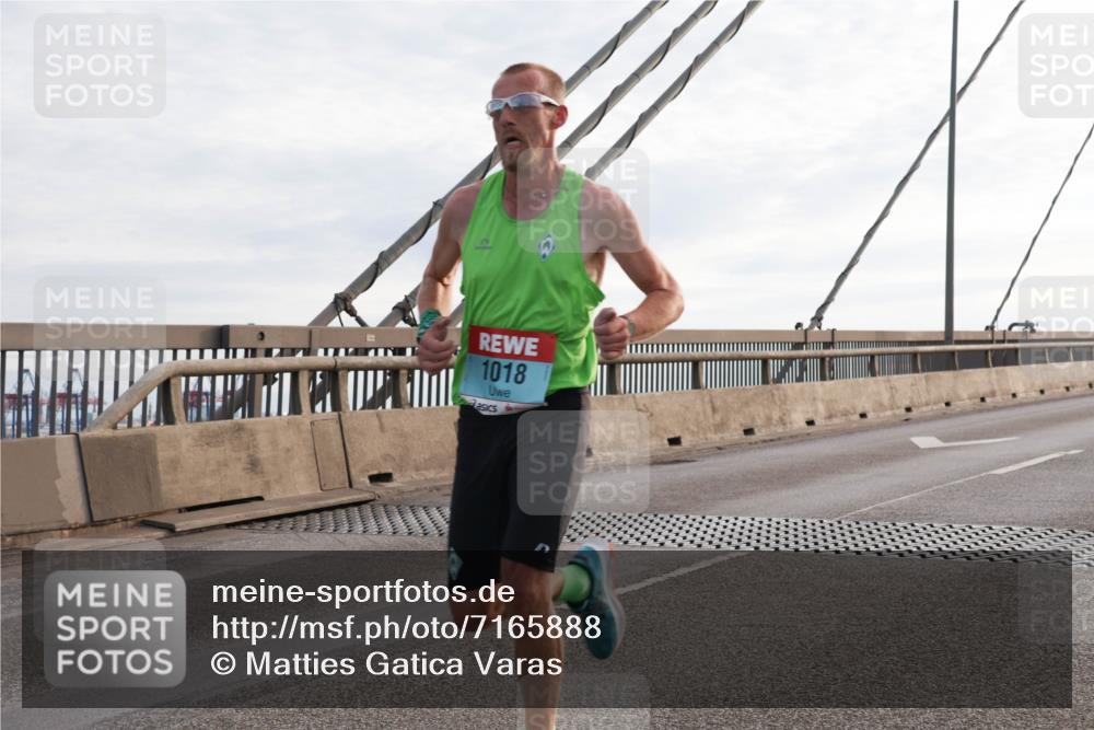 03.10.2024 - Köhlbrandbrückenlauf Matties Gatica Varas http://msf.ph/oto/7165888 03.10.2024 09:18:54 Position 2 1018 meine-sportfotos.de