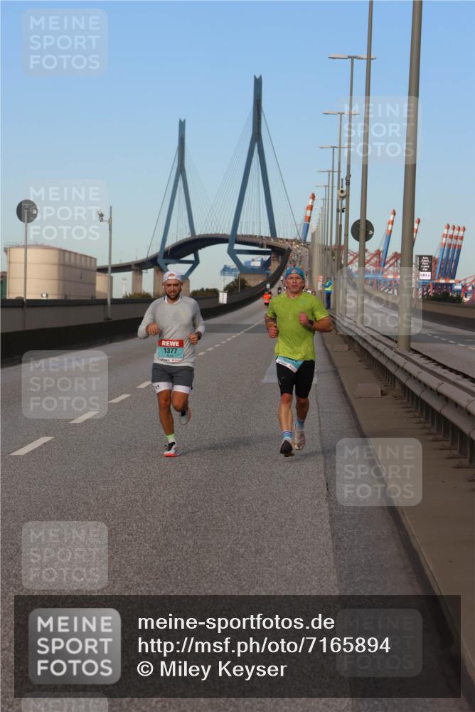 03.10.2024 - Köhlbrandbrückenlauf Miley Keyser http://msf.ph/oto/7165894 03.10.2024 09:38:41 Position 3 1377 meine-sportfotos.de