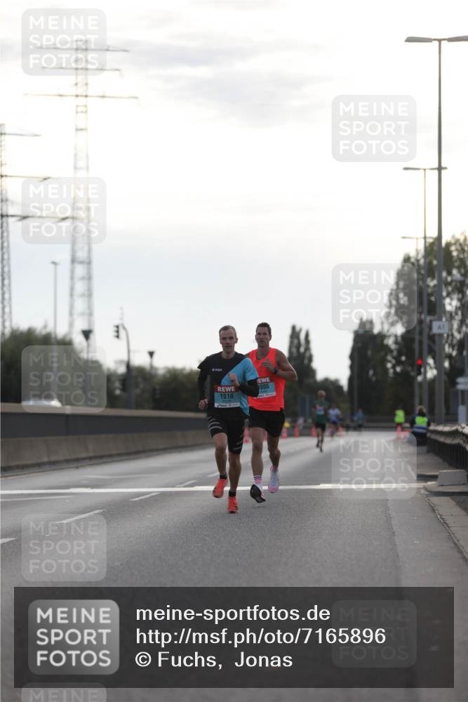 03.10.2024 - Köhlbrandbrückenlauf Fuchs,  Jonas http://msf.ph/oto/7165896 03.10.2024 09:09:20 Position 3 1006, 1010 meine-sportfotos.de