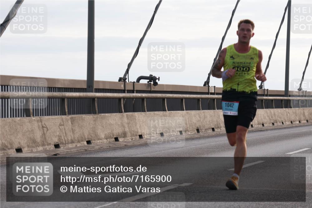 03.10.2024 - Köhlbrandbrückenlauf Matties Gatica Varas http://msf.ph/oto/7165900 03.10.2024 09:18:55 Position 2 00, 1042 meine-sportfotos.de