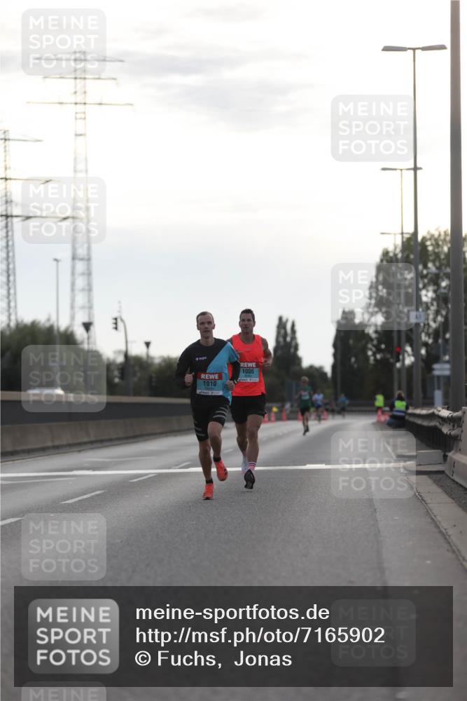 03.10.2024 - Köhlbrandbrückenlauf Fuchs,  Jonas http://msf.ph/oto/7165902 03.10.2024 09:09:21 Position 3 1006, 1010 meine-sportfotos.de