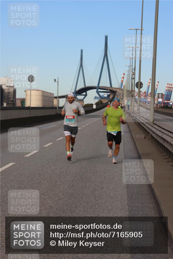 03.10.2024 - Köhlbrandbrückenlauf Miley Keyser http://msf.ph/oto/7165905 03.10.2024 09:38:42 Position 3 1377 meine-sportfotos.de