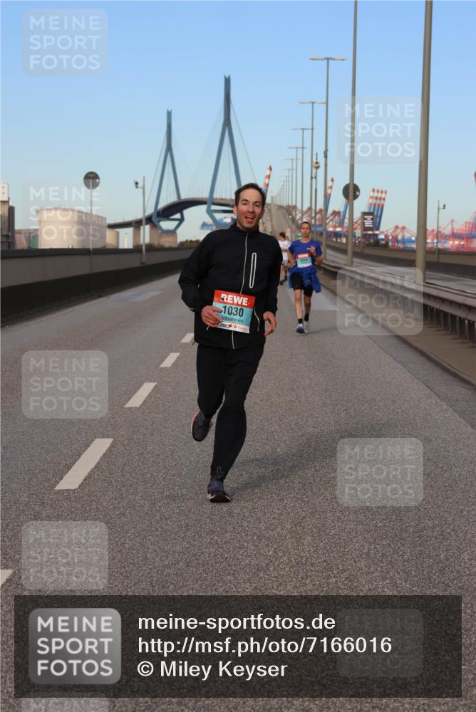 03.10.2024 - Köhlbrandbrückenlauf Miley Keyser http://msf.ph/oto/7166016 03.10.2024 09:39:09 Position 3 1030, 1064 meine-sportfotos.de