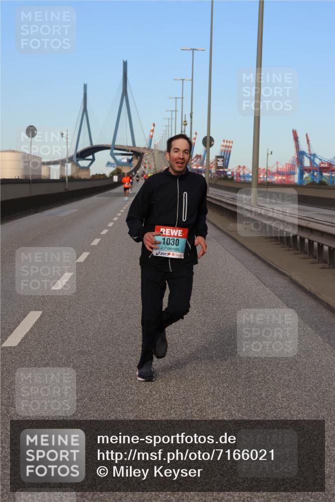 03.10.2024 - Köhlbrandbrückenlauf Miley Keyser http://msf.ph/oto/7166021 03.10.2024 09:39:09 Position 3 1030 meine-sportfotos.de
