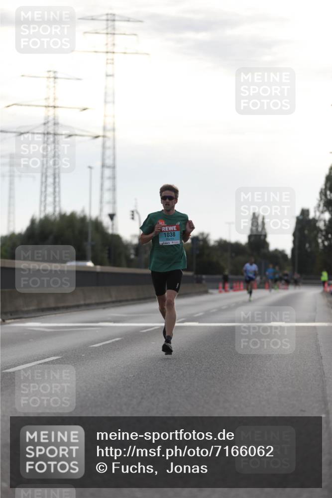 03.10.2024 - Köhlbrandbrückenlauf Fuchs,  Jonas http://msf.ph/oto/7166062 03.10.2024 09:09:33 Position 3 1038 meine-sportfotos.de