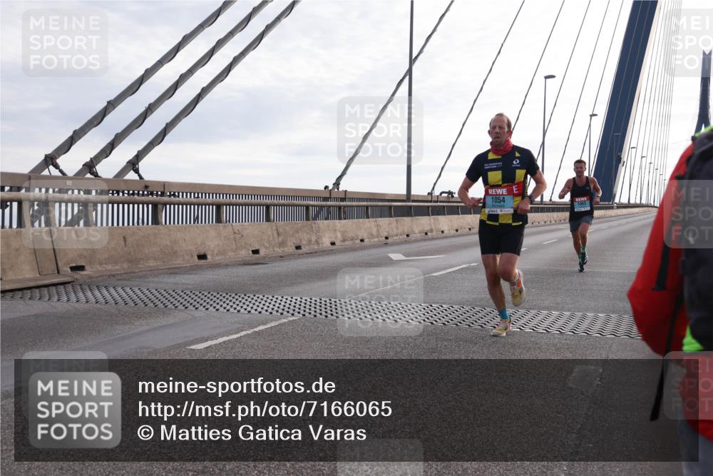 03.10.2024 - Köhlbrandbrückenlauf Matties Gatica Varas http://msf.ph/oto/7166065 03.10.2024 09:19:04 Position 2 33, 1054, 1063 meine-sportfotos.de