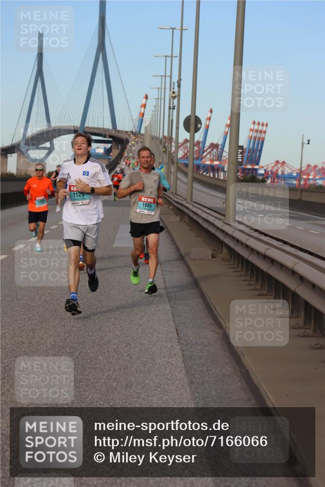 03.10.2024 - Köhlbrandbrückenlauf Miley Keyser http://msf.ph/oto/7166066 03.10.2024 09:39:21 Position 3 1090, 1125, 1055 meine-sportfotos.de