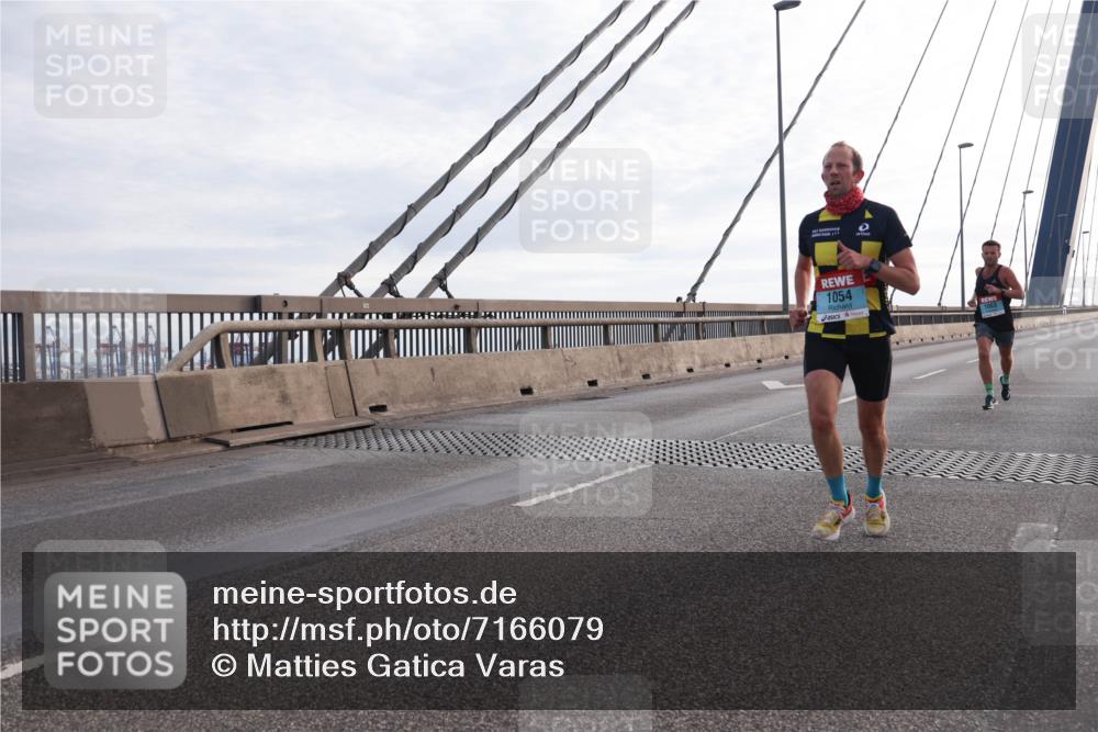 03.10.2024 - Köhlbrandbrückenlauf Matties Gatica Varas http://msf.ph/oto/7166079 03.10.2024 09:19:04 Position 2 1054, 1063 meine-sportfotos.de