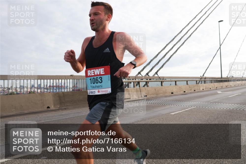 03.10.2024 - Köhlbrandbrückenlauf Matties Gatica Varas http://msf.ph/oto/7166134 03.10.2024 09:19:07 Position 2 1063 meine-sportfotos.de