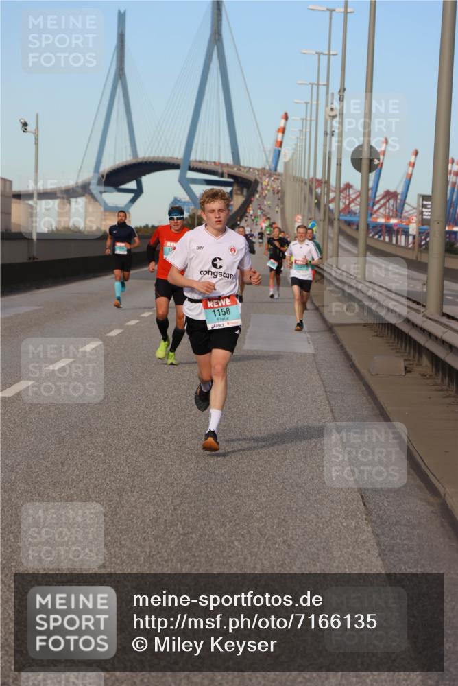 03.10.2024 - Köhlbrandbrückenlauf Miley Keyser http://msf.ph/oto/7166135 03.10.2024 09:39:44 Position 3 1158 meine-sportfotos.de