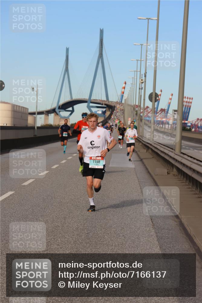 03.10.2024 - Köhlbrandbrückenlauf Miley Keyser http://msf.ph/oto/7166137 03.10.2024 09:39:44 Position 3 120, 1158 meine-sportfotos.de