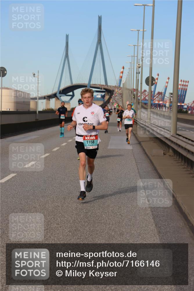 03.10.2024 - Köhlbrandbrückenlauf Miley Keyser http://msf.ph/oto/7166146 03.10.2024 09:39:45 Position 3 1158 meine-sportfotos.de