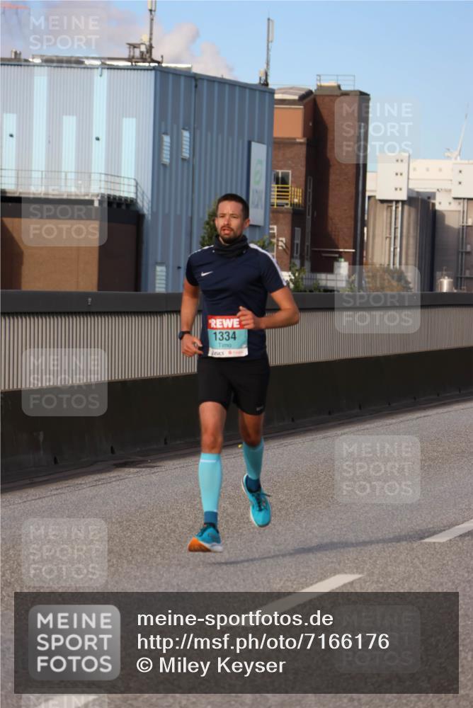 03.10.2024 - Köhlbrandbrückenlauf Miley Keyser http://msf.ph/oto/7166176 03.10.2024 09:39:54 Position 3 1334 meine-sportfotos.de