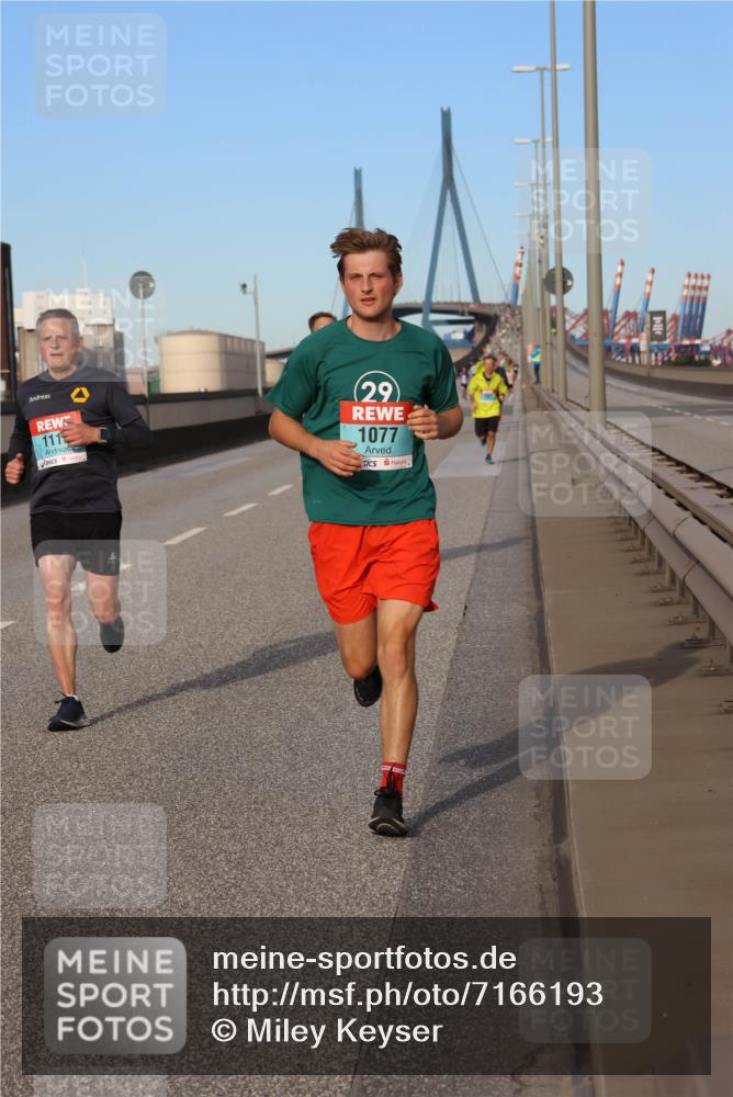 03.10.2024 - Köhlbrandbrückenlauf Miley Keyser http://msf.ph/oto/7166193 03.10.2024 09:40:00 Position 3 111, 29, 1077 meine-sportfotos.de