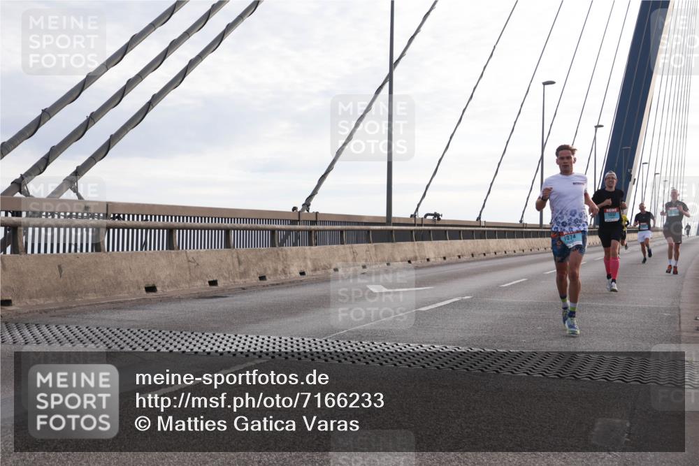 03.10.2024 - Köhlbrandbrückenlauf Matties Gatica Varas http://msf.ph/oto/7166233 03.10.2024 09:19:17 Position 2 1074, 1032 meine-sportfotos.de