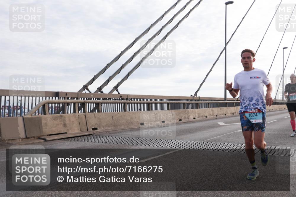 03.10.2024 - Köhlbrandbrückenlauf Matties Gatica Varas http://msf.ph/oto/7166275 03.10.2024 09:19:18 Position 2 1074, 1032 meine-sportfotos.de