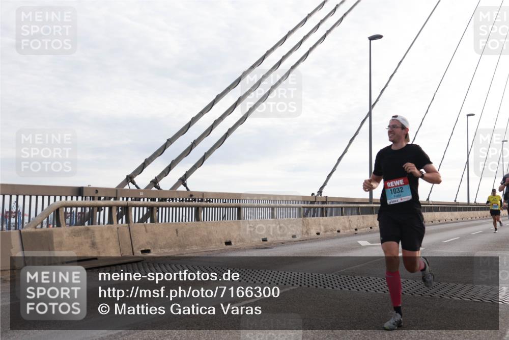 03.10.2024 - Köhlbrandbrückenlauf Matties Gatica Varas http://msf.ph/oto/7166300 03.10.2024 09:19:20 Position 2 1032 meine-sportfotos.de