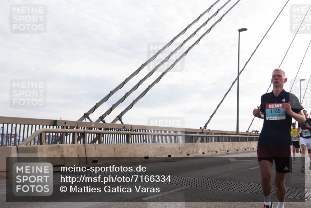 03.10.2024 - Köhlbrandbrückenlauf Matties Gatica Varas http://msf.ph/oto/7166334 03.10.2024 09:19:22 Position 2 1165, 1043 meine-sportfotos.de