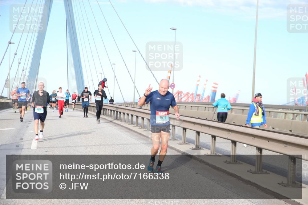 03.10.2024 - Köhlbrandbrückenlauf Jannik Wohlers http://msf.ph/oto/7166338 03.10.2024 09:41:56 Position 2 2570, 1613 meine-sportfotos.de