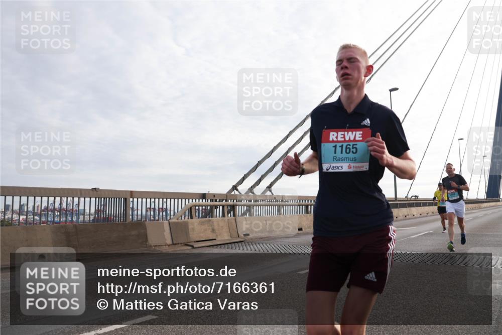 03.10.2024 - Köhlbrandbrückenlauf Matties Gatica Varas http://msf.ph/oto/7166361 03.10.2024 09:19:22 Position 2 1165, 1043 meine-sportfotos.de