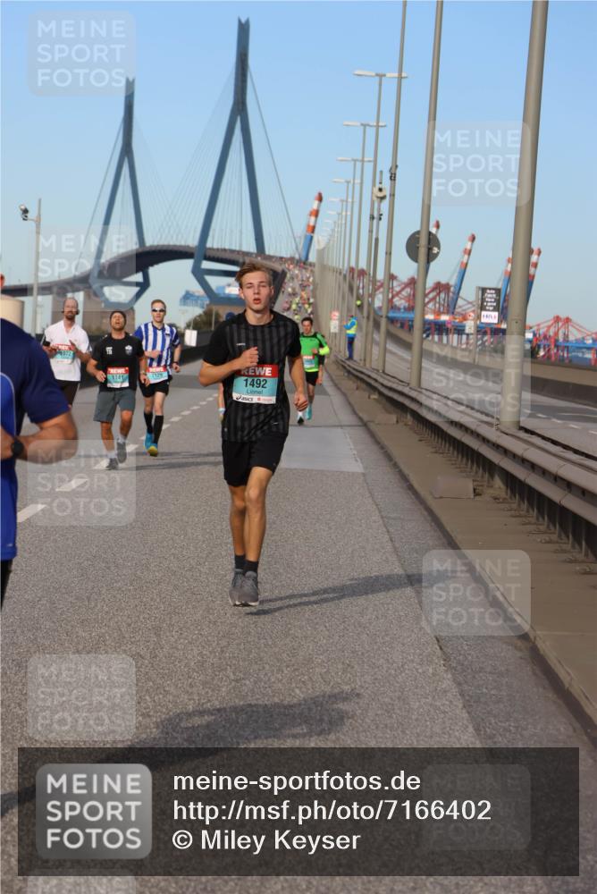 03.10.2024 - Köhlbrandbrückenlauf Miley Keyser http://msf.ph/oto/7166402 03.10.2024 09:40:39 Position 3 1141, 129, 1492 meine-sportfotos.de