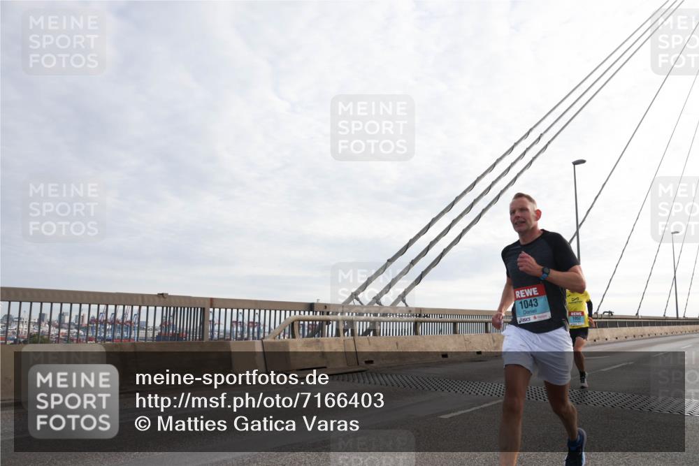 03.10.2024 - Köhlbrandbrückenlauf Matties Gatica Varas http://msf.ph/oto/7166403 03.10.2024 09:19:24 Position 2 1043, 1052 meine-sportfotos.de