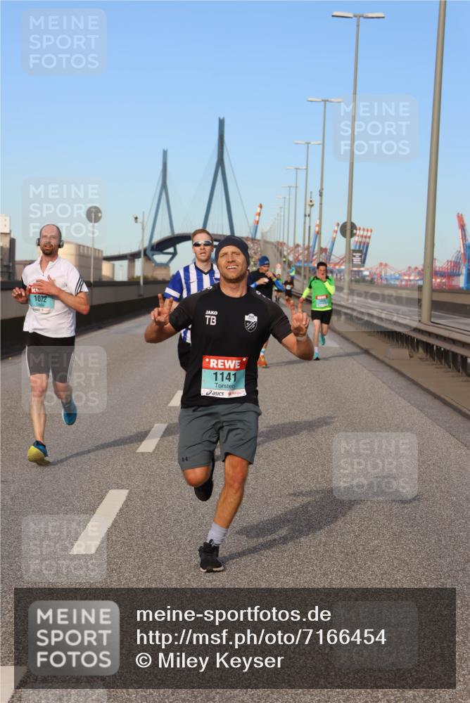 03.10.2024 - Köhlbrandbrückenlauf Miley Keyser http://msf.ph/oto/7166454 03.10.2024 09:40:46 Position 3 1072, 8, 1141 meine-sportfotos.de