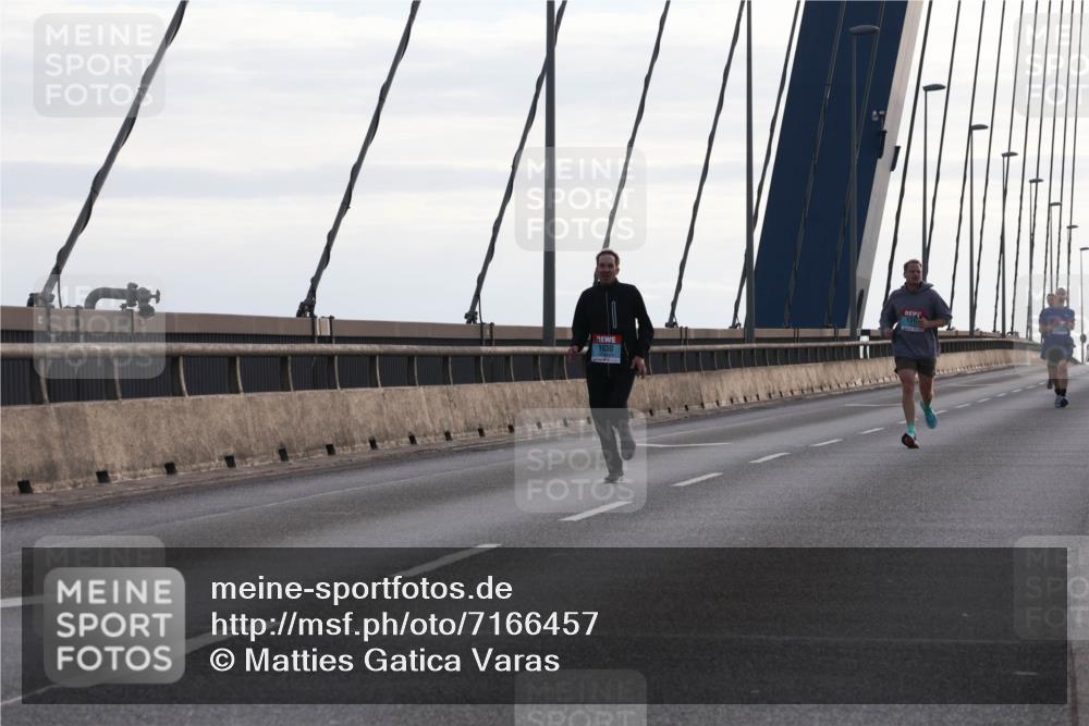 03.10.2024 - Köhlbrandbrückenlauf Matties Gatica Varas http://msf.ph/oto/7166457 03.10.2024 09:19:40 Position 2 1030, 1312 meine-sportfotos.de