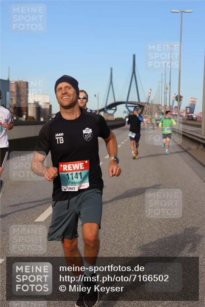 03.10.2024 - Köhlbrandbrückenlauf Miley Keyser http://msf.ph/oto/7166502 03.10.2024 09:40:47 Position 3 1141 meine-sportfotos.de