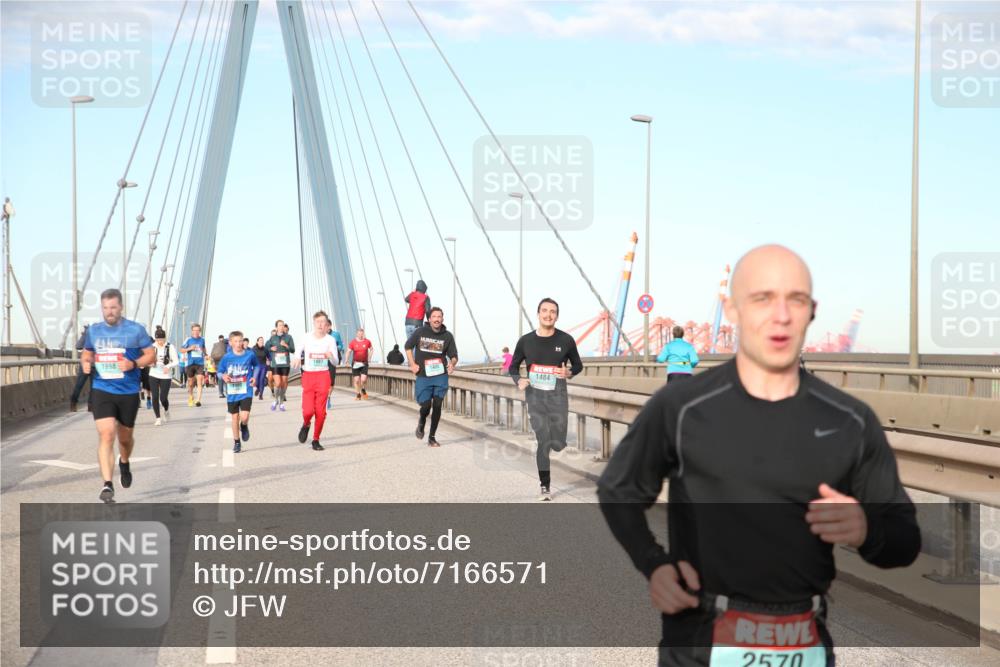 03.10.2024 - Köhlbrandbrückenlauf Jannik Wohlers http://msf.ph/oto/7166571 03.10.2024 09:41:59 Position 2 1998, 1484, 2570 meine-sportfotos.de