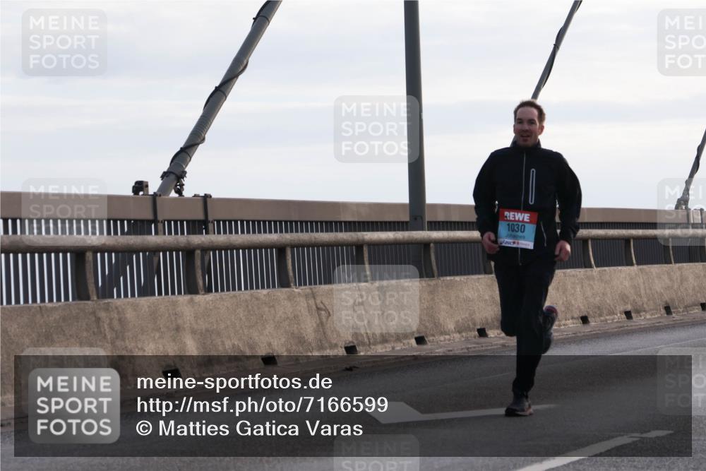 03.10.2024 - Köhlbrandbrückenlauf Matties Gatica Varas http://msf.ph/oto/7166599 03.10.2024 09:19:43 Position 2 1030 meine-sportfotos.de