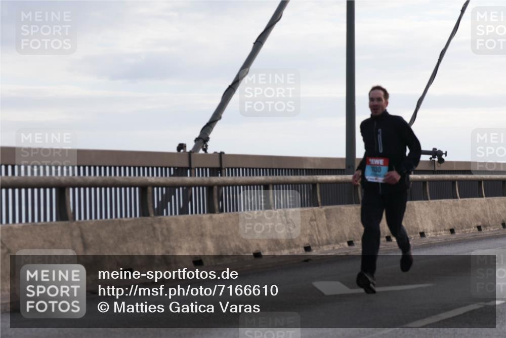 03.10.2024 - Köhlbrandbrückenlauf Matties Gatica Varas http://msf.ph/oto/7166610 03.10.2024 09:19:43 Position 2 1130 meine-sportfotos.de