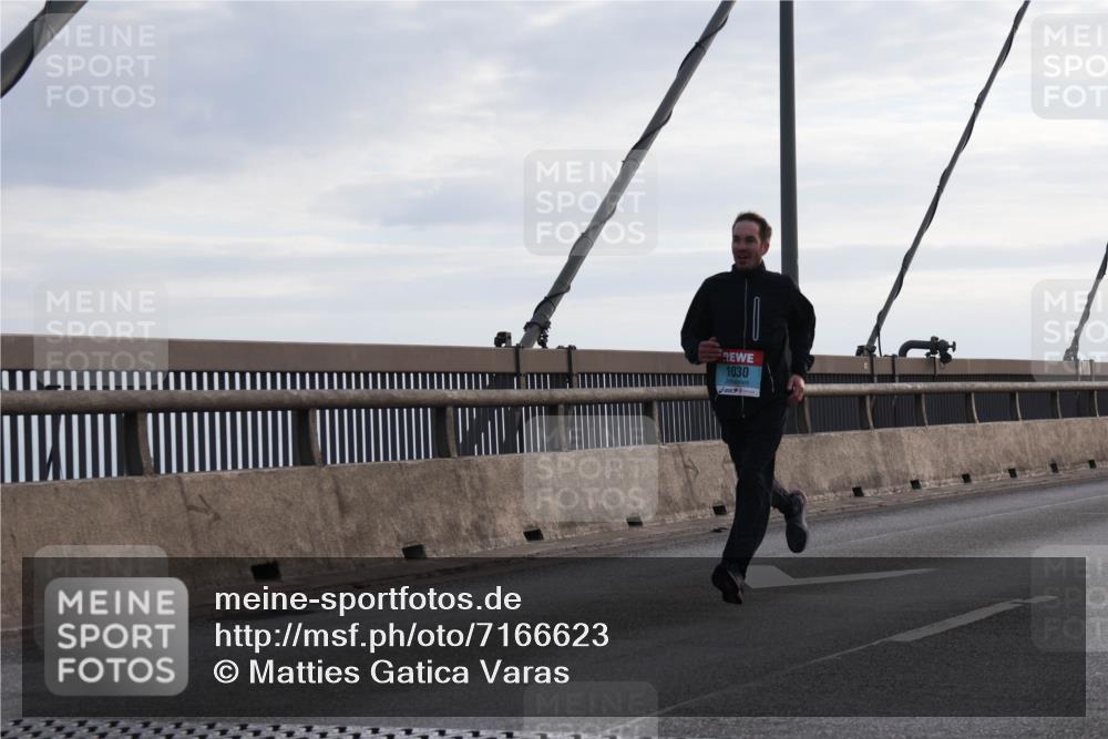 03.10.2024 - Köhlbrandbrückenlauf Matties Gatica Varas http://msf.ph/oto/7166623 03.10.2024 09:19:44 Position 2 1030 meine-sportfotos.de