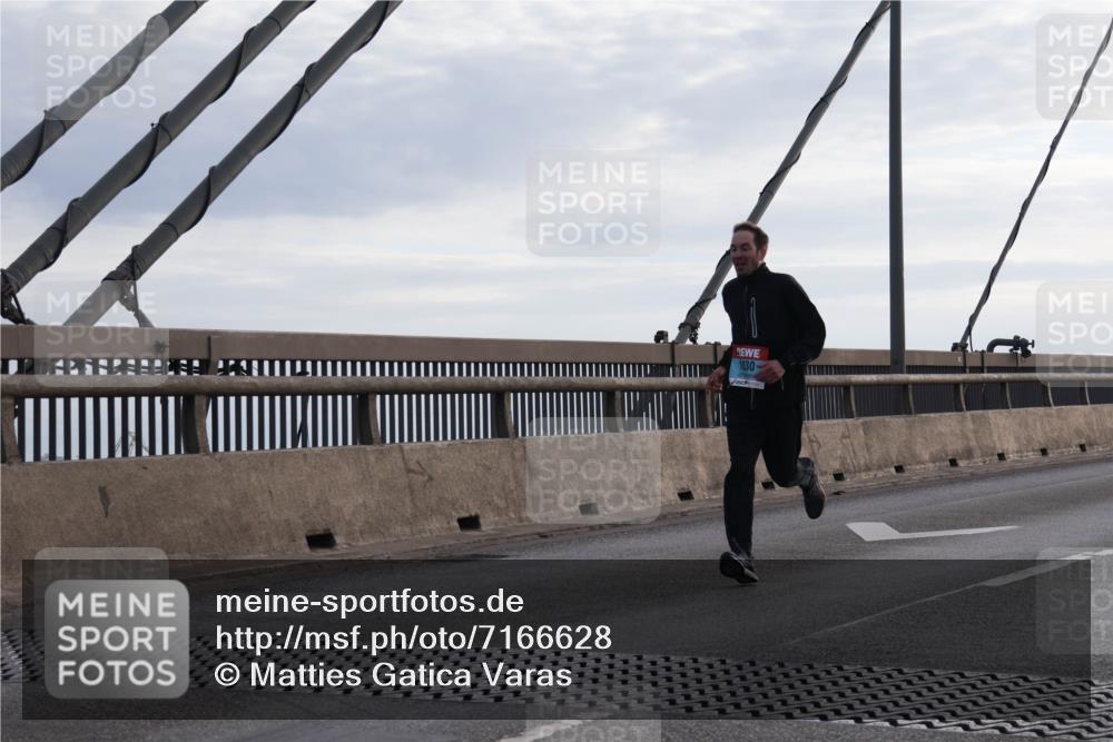 03.10.2024 - Köhlbrandbrückenlauf Matties Gatica Varas http://msf.ph/oto/7166628 03.10.2024 09:19:44 Position 2 1030 meine-sportfotos.de