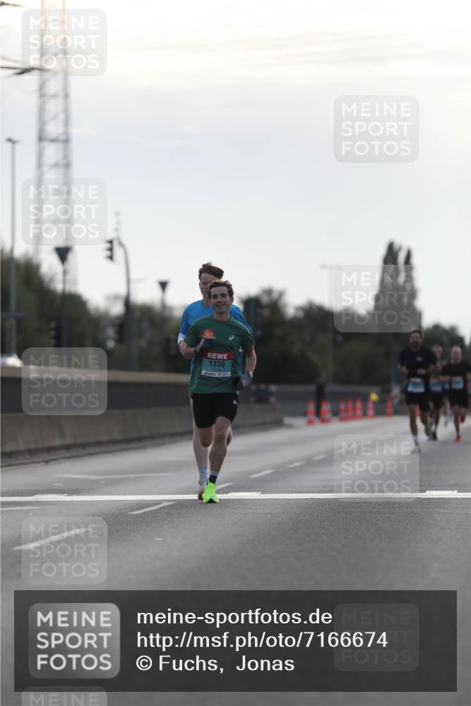 03.10.2024 - Köhlbrandbrückenlauf Fuchs,  Jonas http://msf.ph/oto/7166674 03.10.2024 09:09:52 Position 3 1330 meine-sportfotos.de