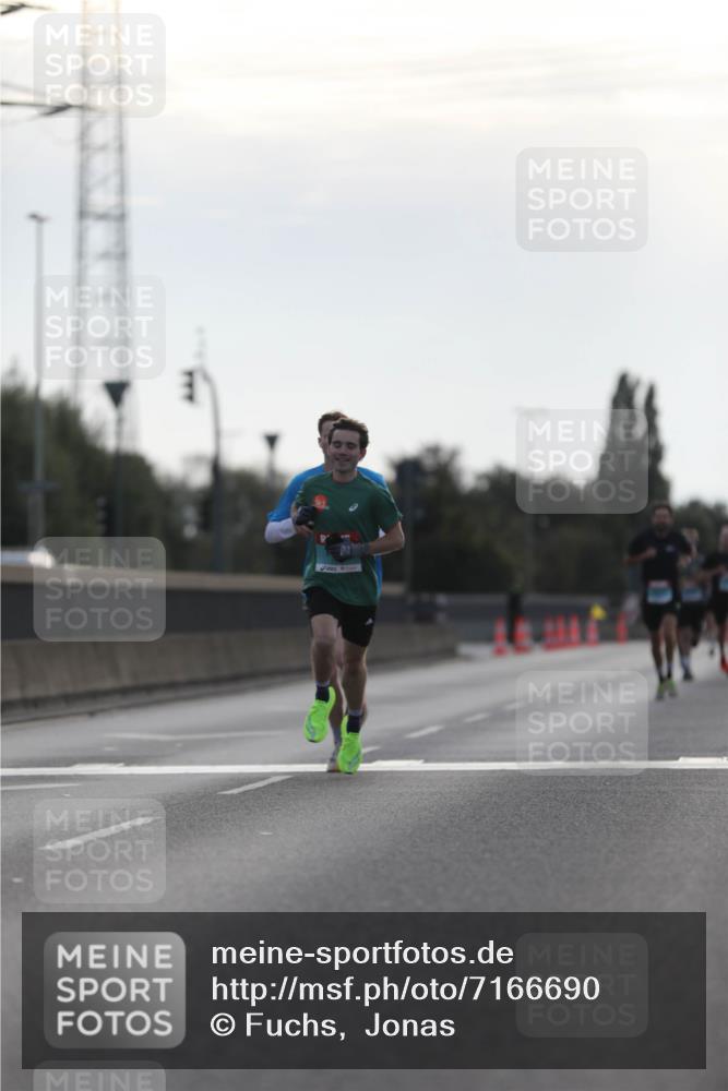 03.10.2024 - Köhlbrandbrückenlauf Fuchs,  Jonas http://msf.ph/oto/7166690 03.10.2024 09:09:52 Position 3  meine-sportfotos.de