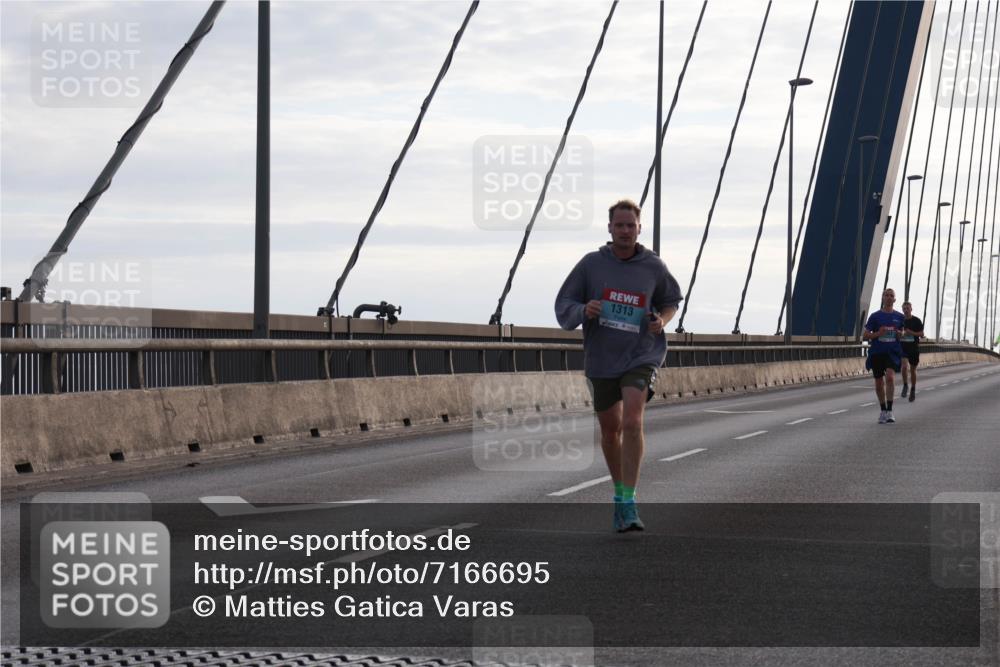 03.10.2024 - Köhlbrandbrückenlauf Matties Gatica Varas http://msf.ph/oto/7166695 03.10.2024 09:19:47 Position 2 1313 meine-sportfotos.de
