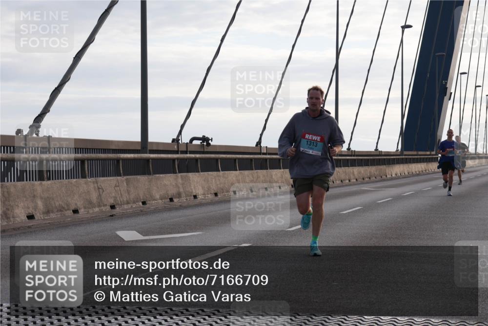 03.10.2024 - Köhlbrandbrückenlauf Matties Gatica Varas http://msf.ph/oto/7166709 03.10.2024 09:19:47 Position 2 1313 meine-sportfotos.de