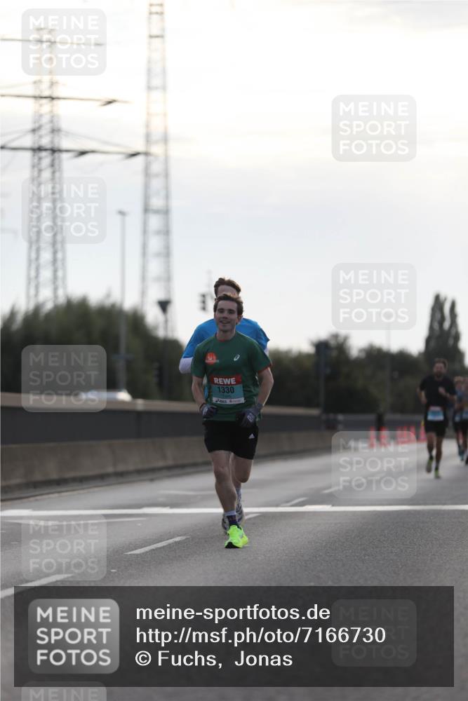 03.10.2024 - Köhlbrandbrückenlauf Fuchs,  Jonas http://msf.ph/oto/7166730 03.10.2024 09:09:54 Position 3 1330 meine-sportfotos.de