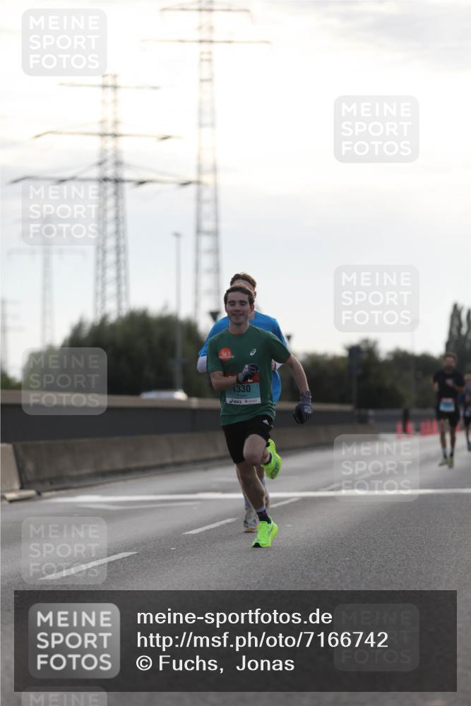 03.10.2024 - Köhlbrandbrückenlauf Fuchs,  Jonas http://msf.ph/oto/7166742 03.10.2024 09:09:55 Position 3 1330 meine-sportfotos.de