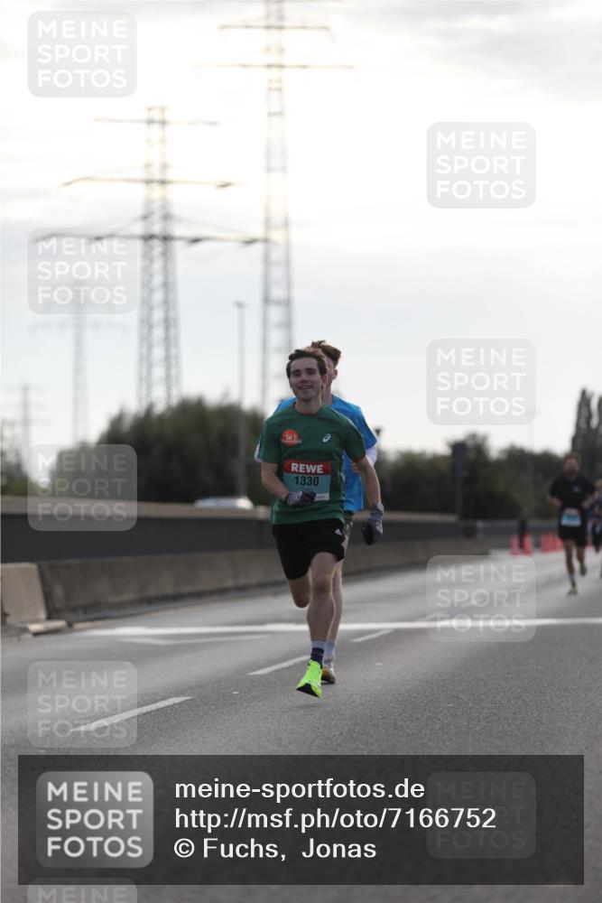 03.10.2024 - Köhlbrandbrückenlauf Fuchs,  Jonas http://msf.ph/oto/7166752 03.10.2024 09:09:55 Position 3 1330 meine-sportfotos.de