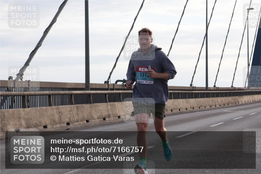 03.10.2024 - Köhlbrandbrückenlauf Matties Gatica Varas http://msf.ph/oto/7166757 03.10.2024 09:19:48 Position 2 1313 meine-sportfotos.de