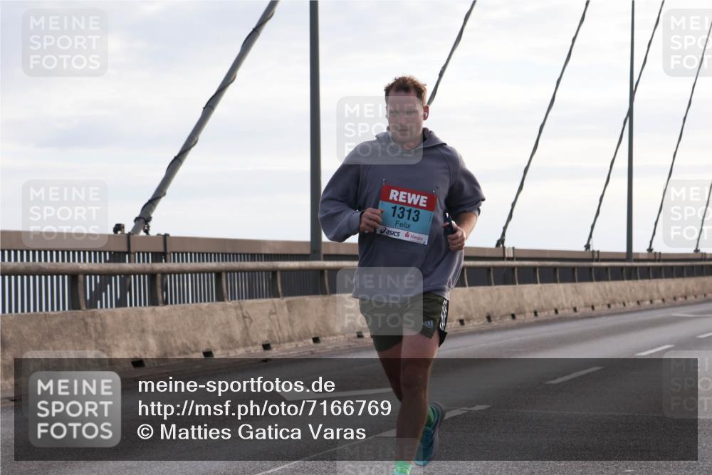 03.10.2024 - Köhlbrandbrückenlauf Matties Gatica Varas http://msf.ph/oto/7166769 03.10.2024 09:19:48 Position 2 1313 meine-sportfotos.de