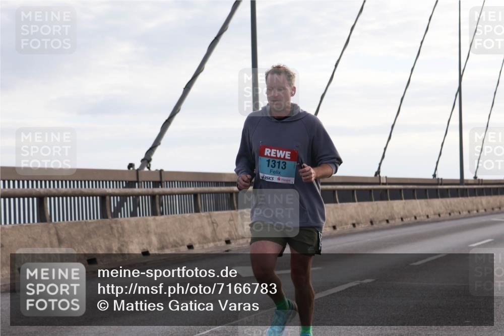 03.10.2024 - Köhlbrandbrückenlauf Matties Gatica Varas http://msf.ph/oto/7166783 03.10.2024 09:19:48 Position 2 1313 meine-sportfotos.de