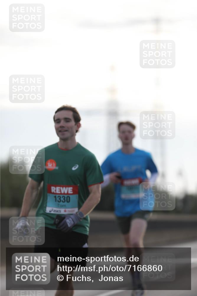 03.10.2024 - Köhlbrandbrückenlauf Fuchs,  Jonas http://msf.ph/oto/7166860 03.10.2024 09:09:56 Position 3 1330 meine-sportfotos.de