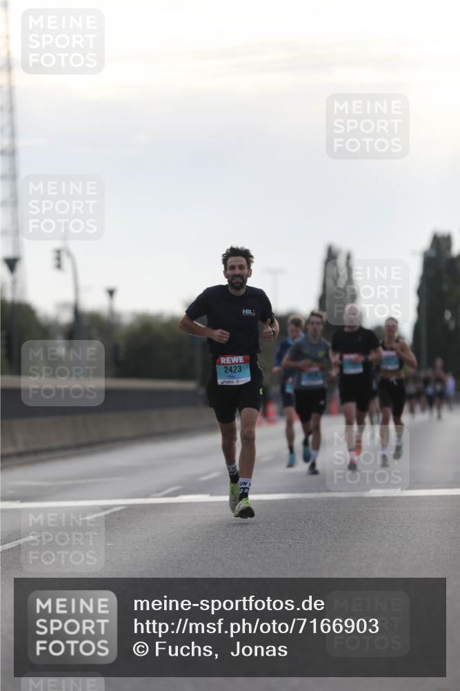 03.10.2024 - Köhlbrandbrückenlauf Fuchs,  Jonas http://msf.ph/oto/7166903 03.10.2024 09:09:59 Position 3 2423 meine-sportfotos.de
