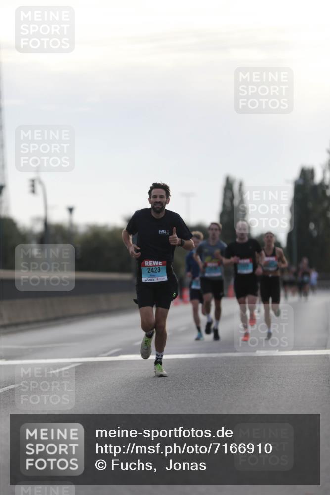 03.10.2024 - Köhlbrandbrückenlauf Fuchs,  Jonas http://msf.ph/oto/7166910 03.10.2024 09:10:00 Position 3 2423 meine-sportfotos.de